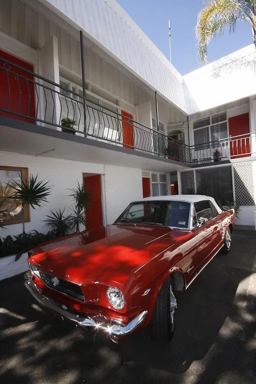 Motel Burleigh Break