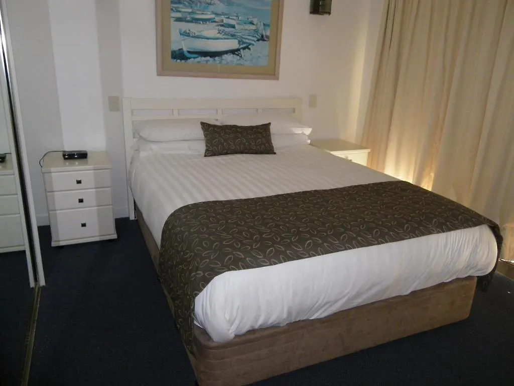 Pacific Surf Absolute Beachfront Апарт-отель 3*