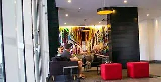 מלון דירות Synergy Broadbeach - Official