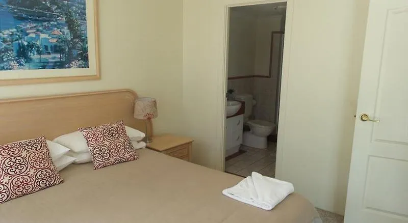 アパートホテル The Ritz Heated Pool 4*
