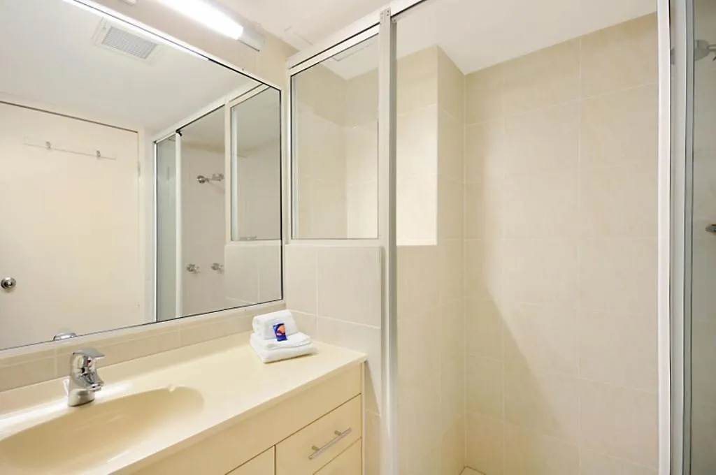 Surfers Apartmanhotel 4*