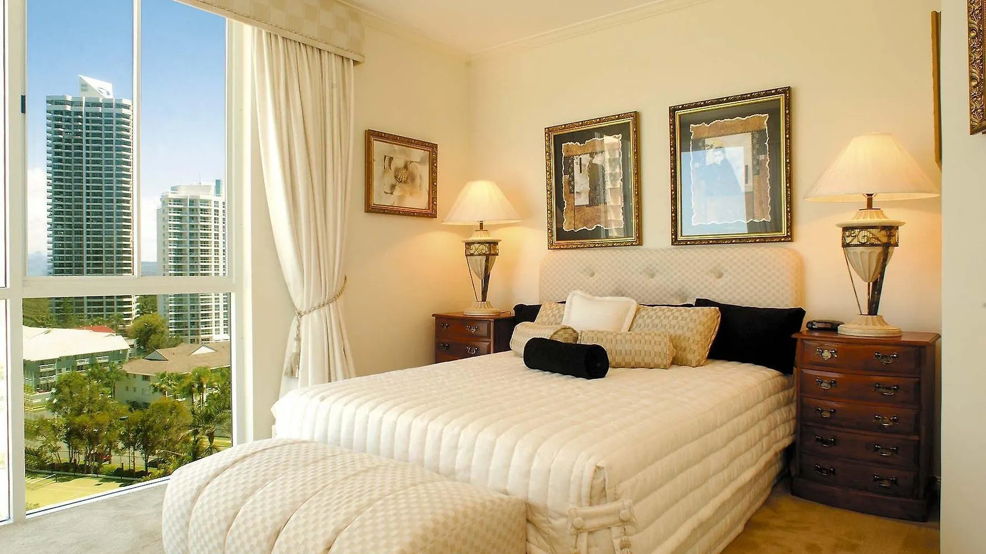 Pacific Views Aparthotel 4*