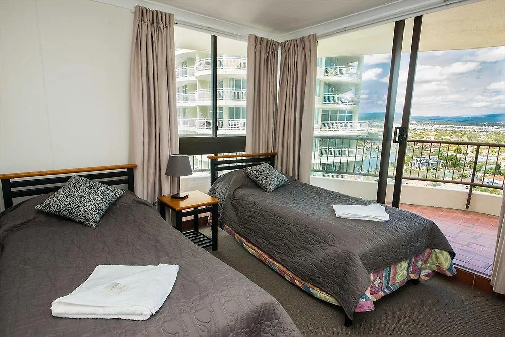 Broadwater Shores Waterfront 3*