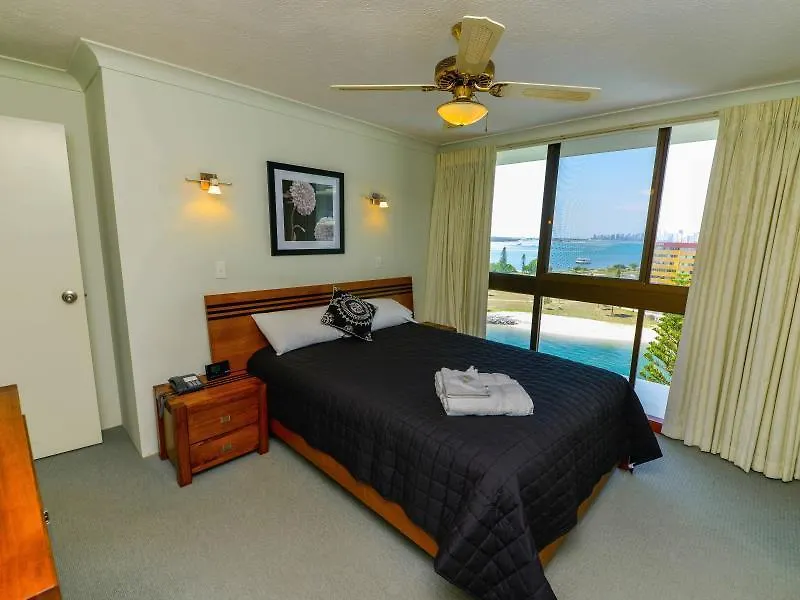 Broadwater Shores Waterfront Aparthotel