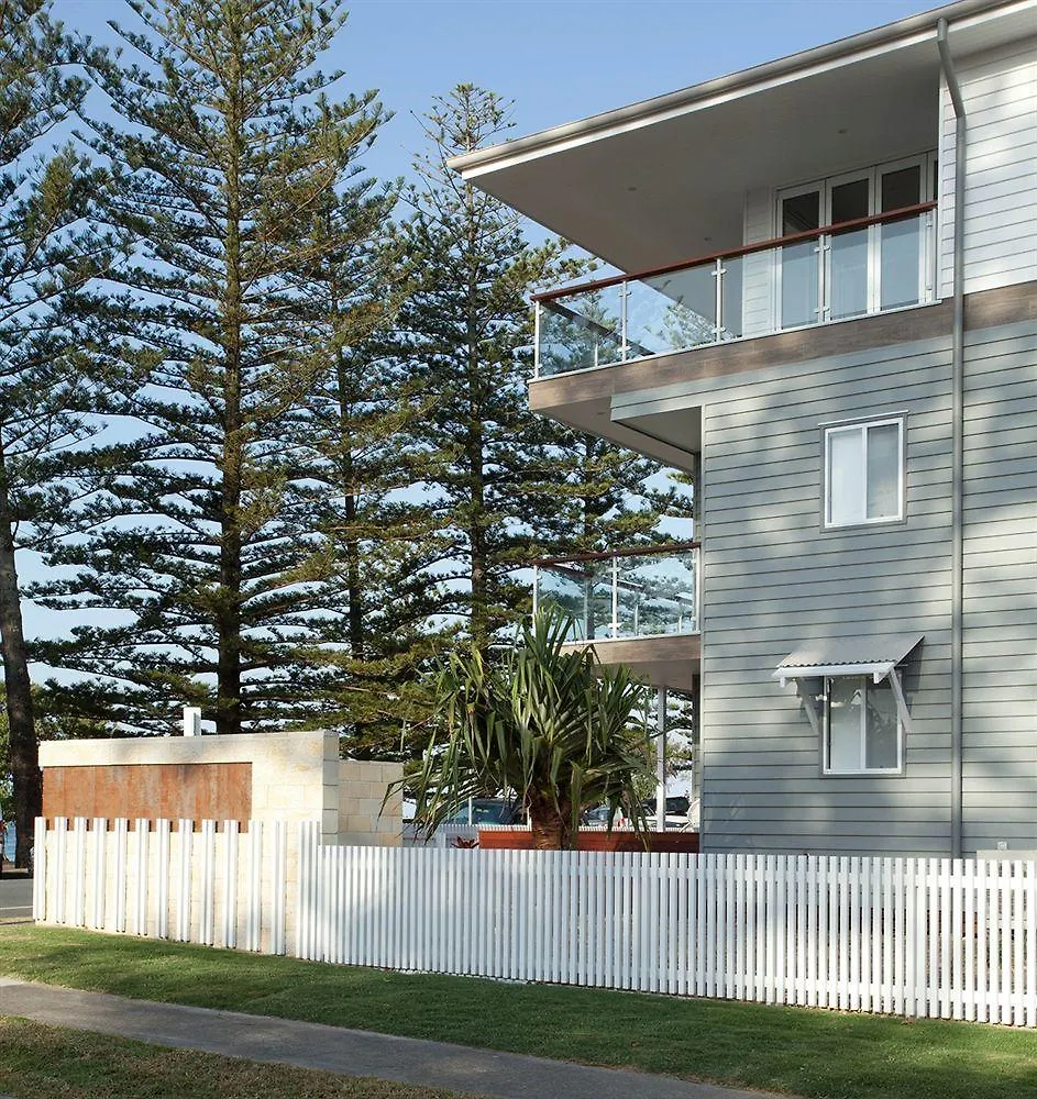 Bujerum On Burleigh 4*