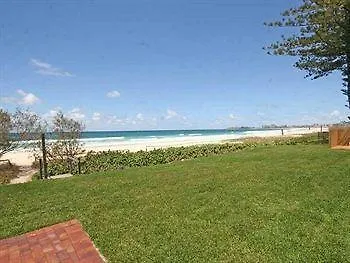 Oceanside - Absolute Beachfront 4* Gold Coast
