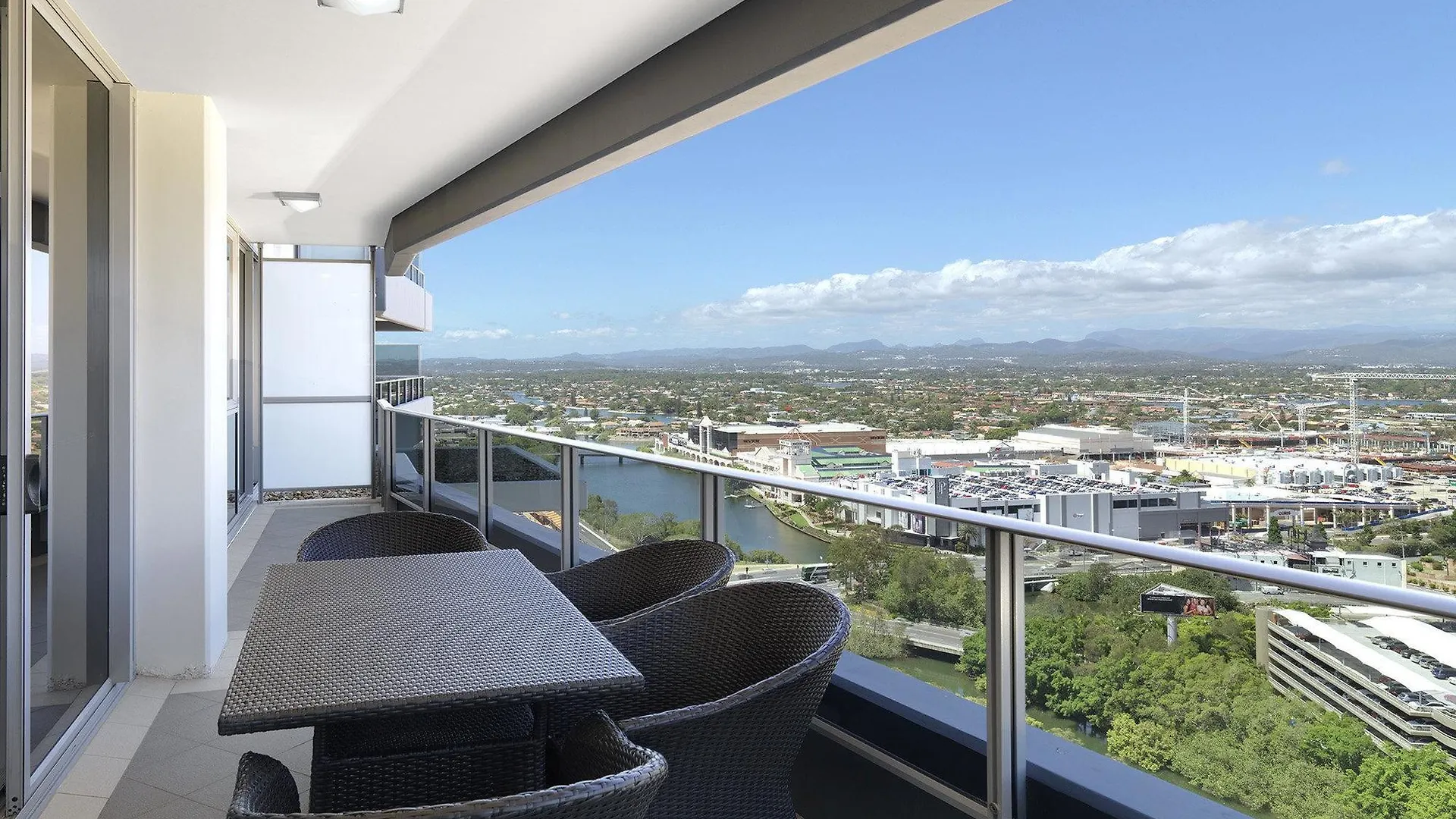 Meriton Broadbeach 5*