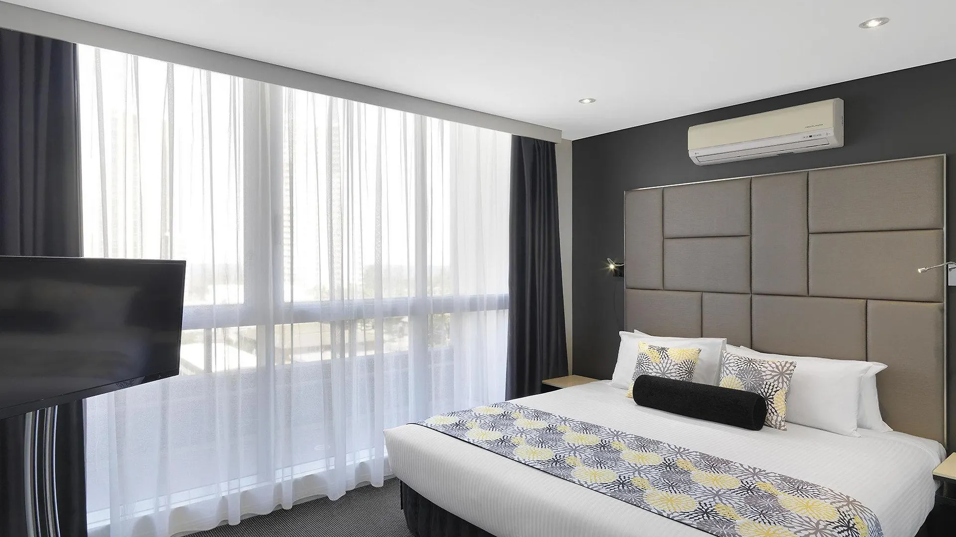 Meriton Broadbeach 5*