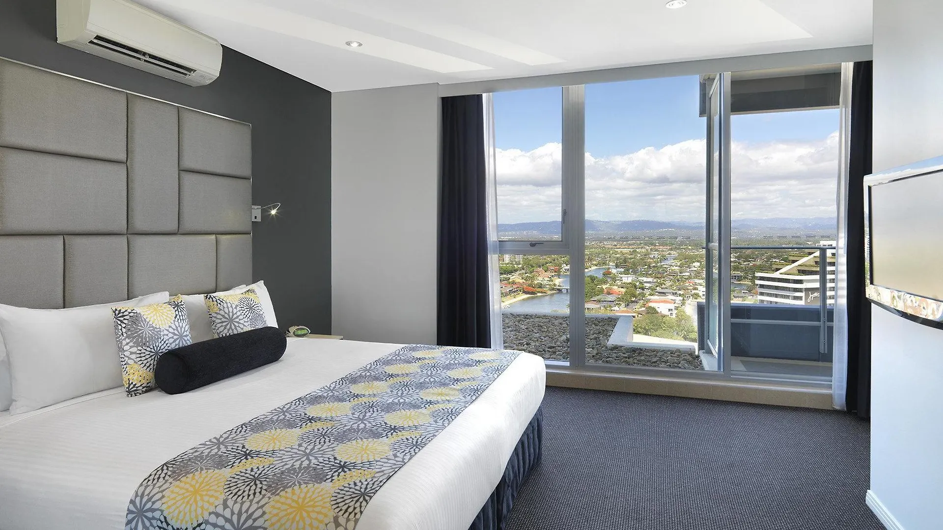 Meriton Broadbeach Szálloda 5*