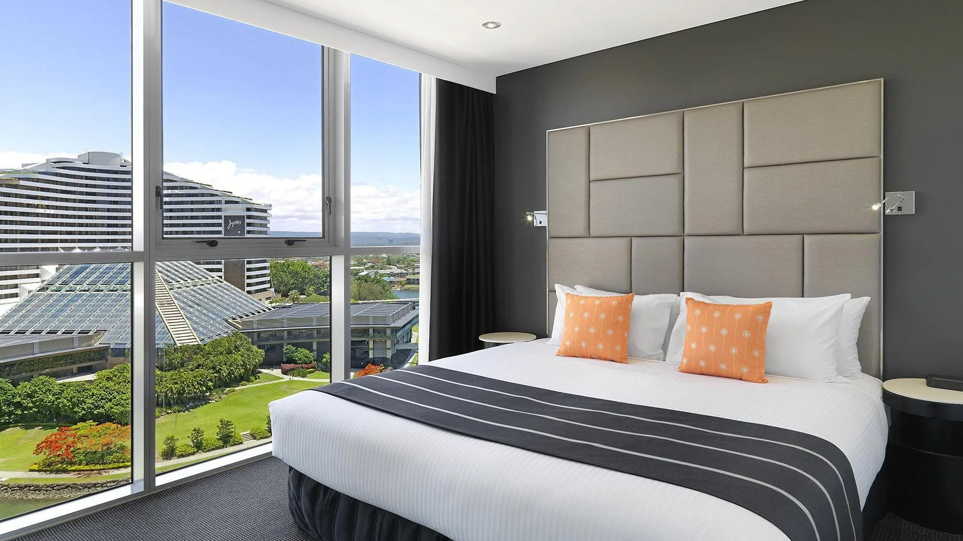 Meriton Broadbeach 5*