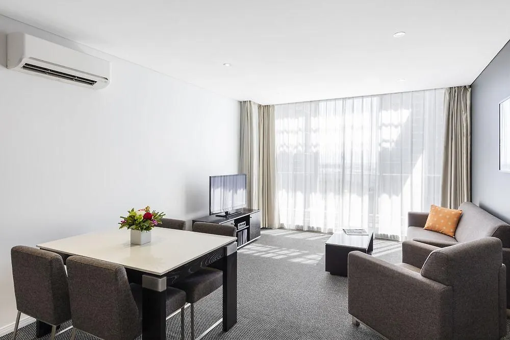 Meriton Serviced Aqua Street Aparthotel