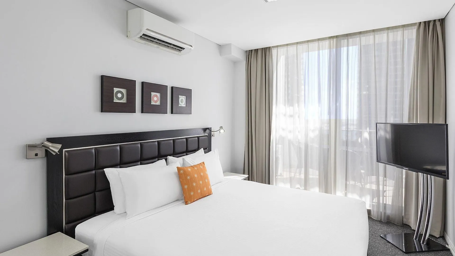 Meriton Serviced Aqua Street Aparthotel 4*