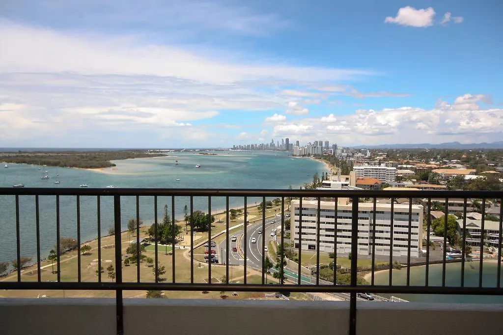 Broadwater Shores Waterfront Aparthotel