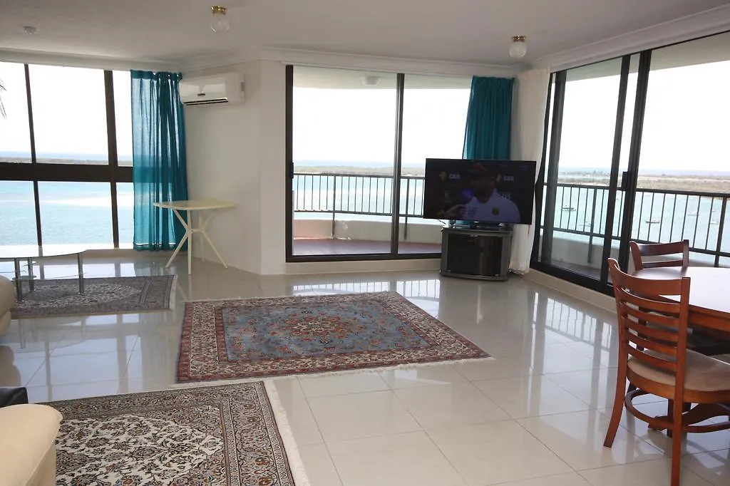 Broadwater Shores Waterfront 3*