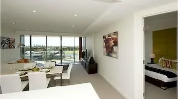 Signature Waterfront Aparthotel Gold Coast