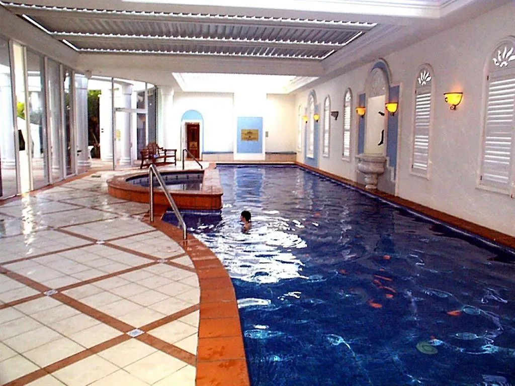 Broadbeach Aparthotel 4*