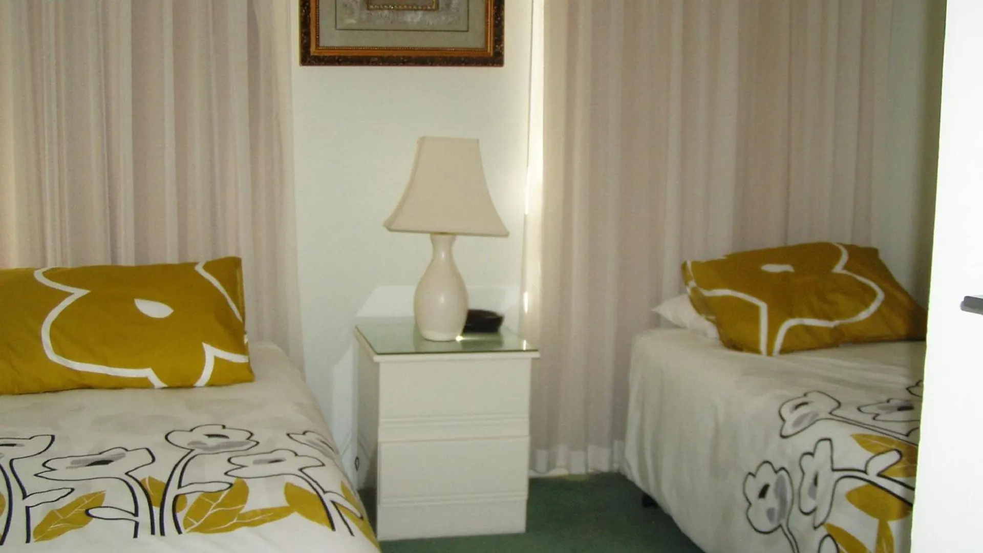 Anglesea Court * Gold Coast