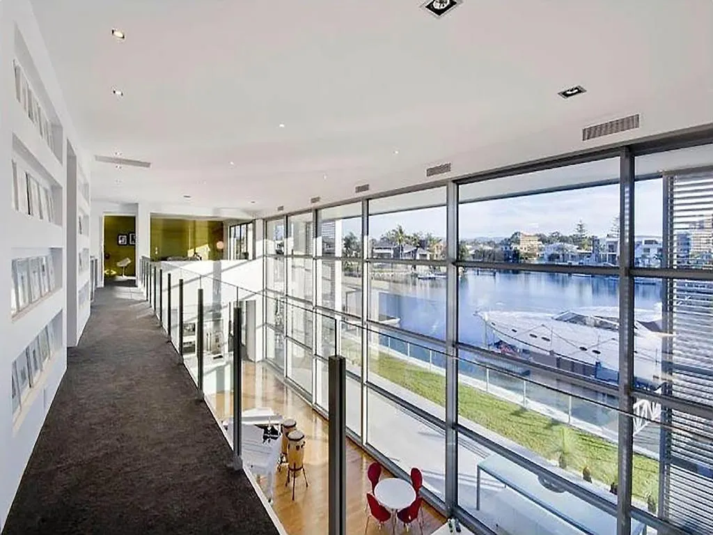 Luxury Waterfront 5* גולד קוסט