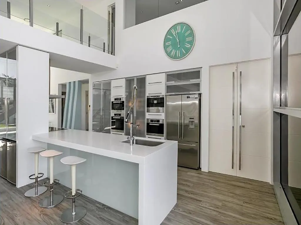 Luxury Waterfront 5* גולד קוסט