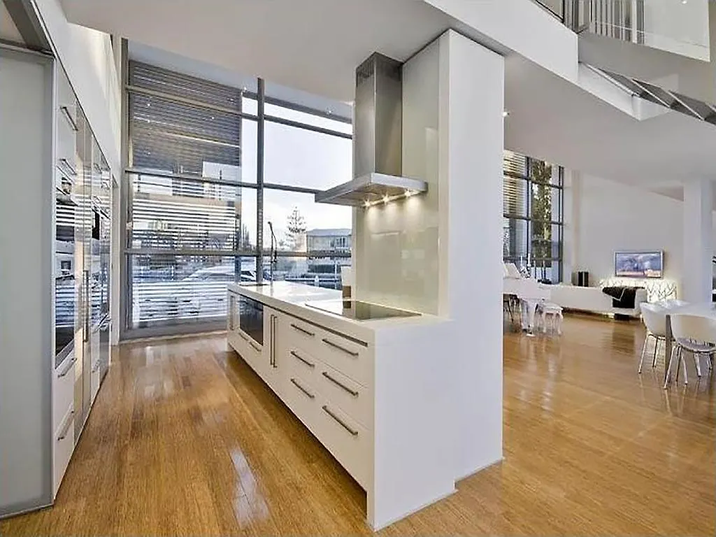 Luxury Waterfront בית הארחה