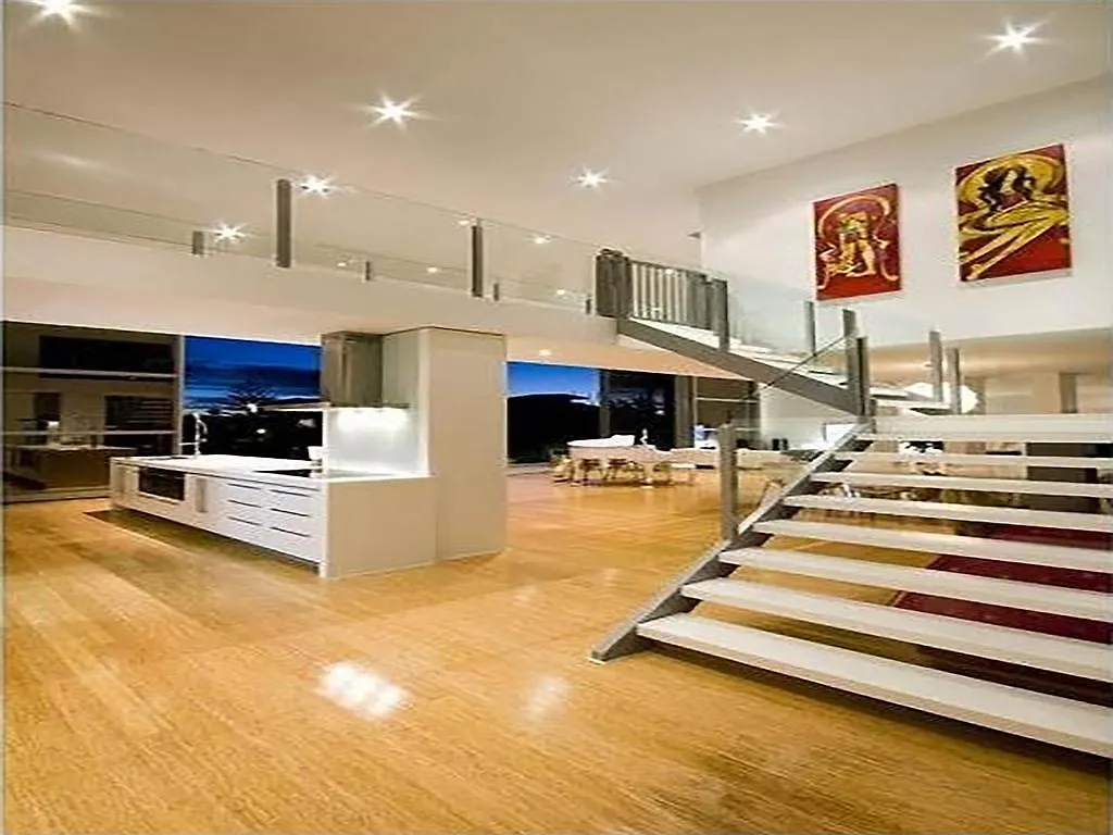 בית הארחה Luxury Waterfront 5*