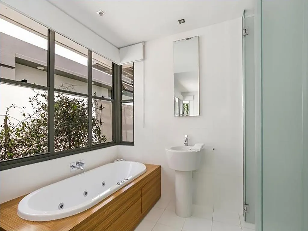Luxury Waterfront בית הארחה גולד קוסט