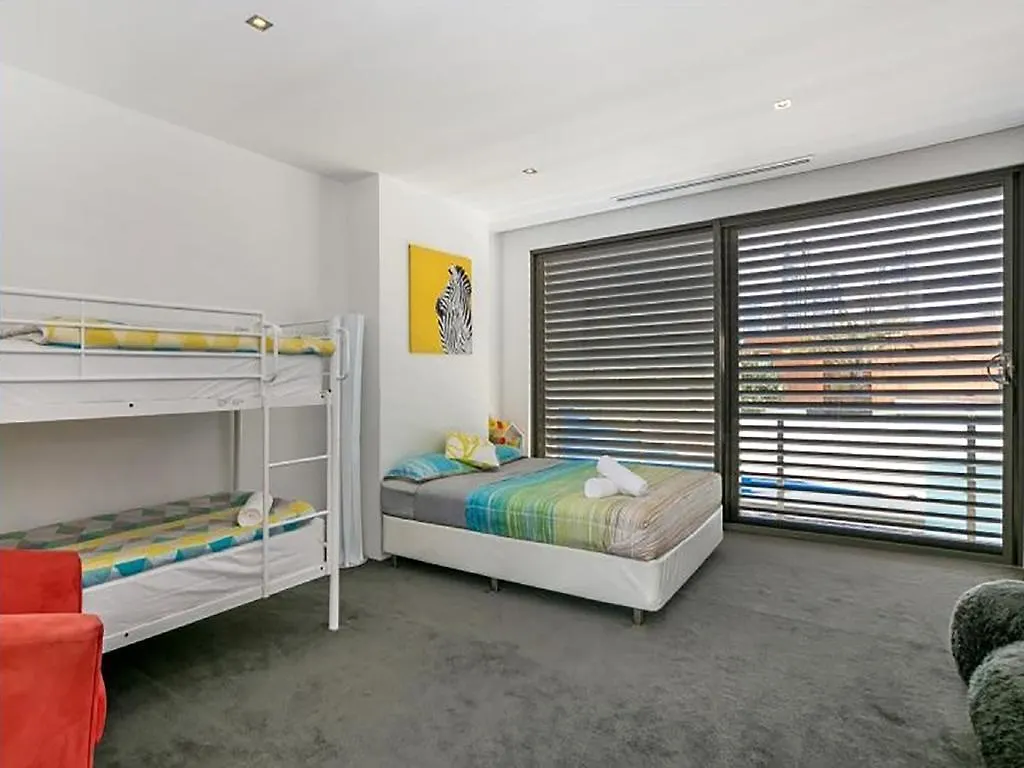Luxury Waterfront בית הארחה 5*