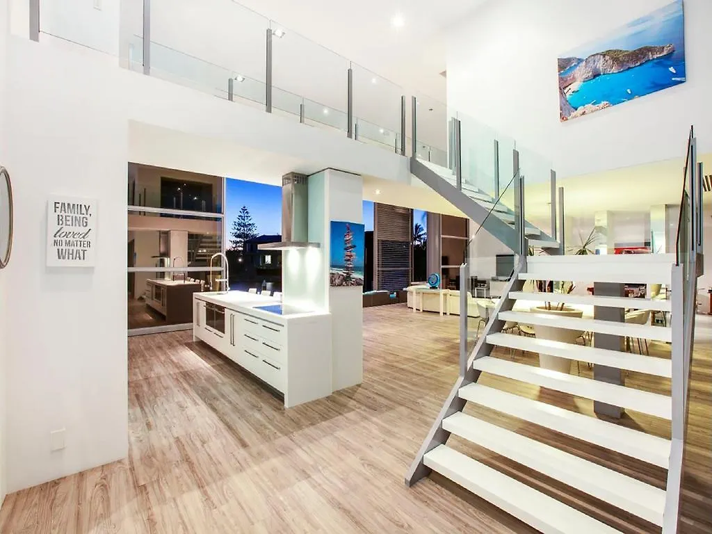 בית הארחה Luxury Waterfront 5*