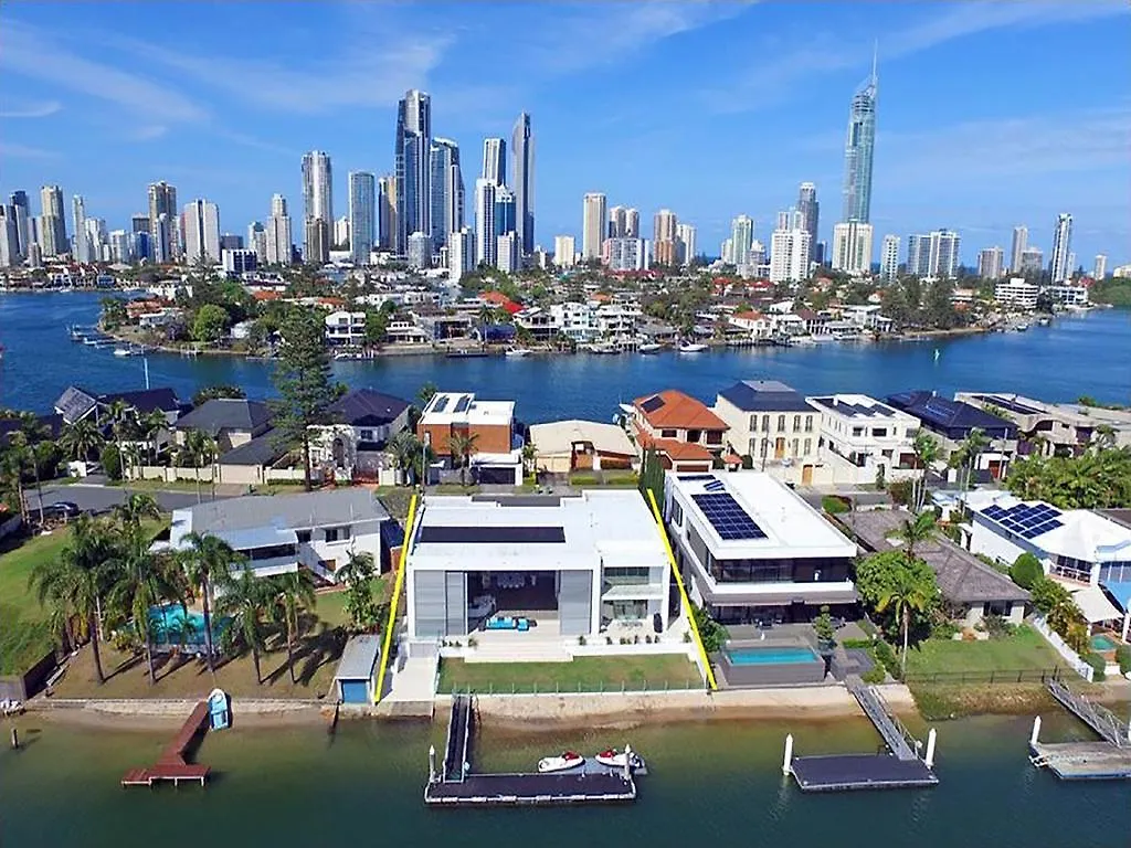בית הארחה Luxury Waterfront 5*