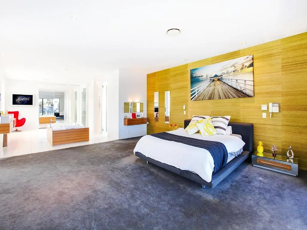 Luxury Waterfront 5* גולד קוסט