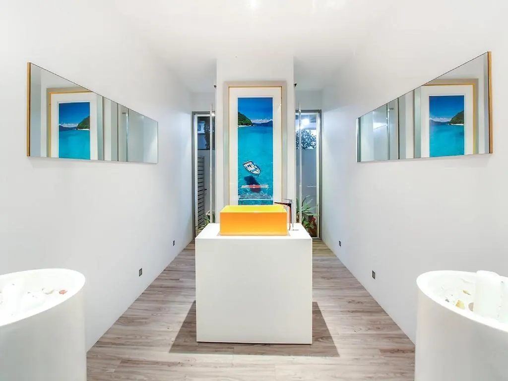 Luxury Waterfront בית הארחה 5*