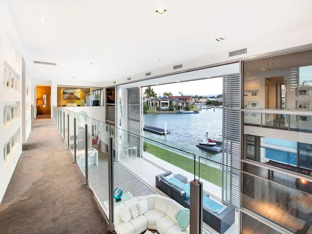 בית הארחה Luxury Waterfront 5*
