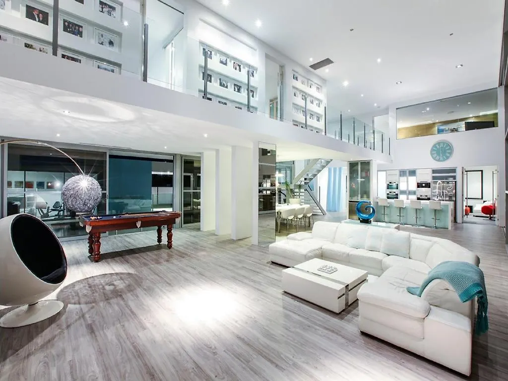 Luxury Waterfront בית הארחה 5*