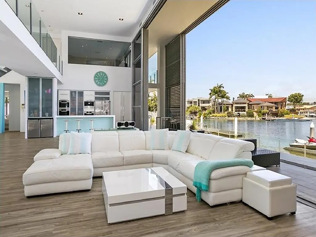 Luxury Waterfront בית הארחה גולד קוסט