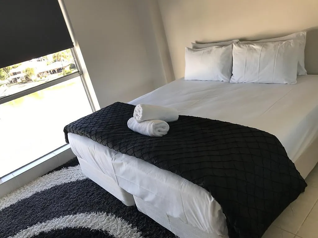Moorings On Cavill Surfers Paradise Apart Otel