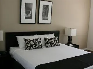 Chancellor Lakeside Apartahotel Gold Coast