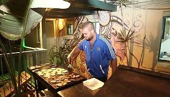 Sleeping Backpackers Hostel Gold Coast