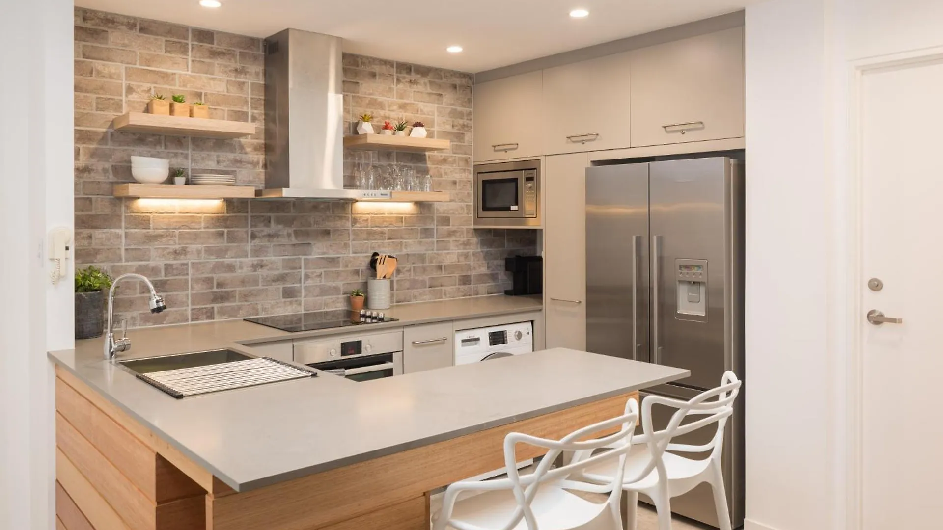 Chevron Sails Apartment Gold Coast