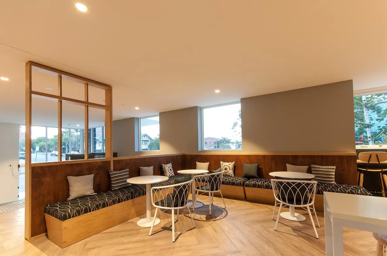 Ξενοδοχείο Woodroffe 4*