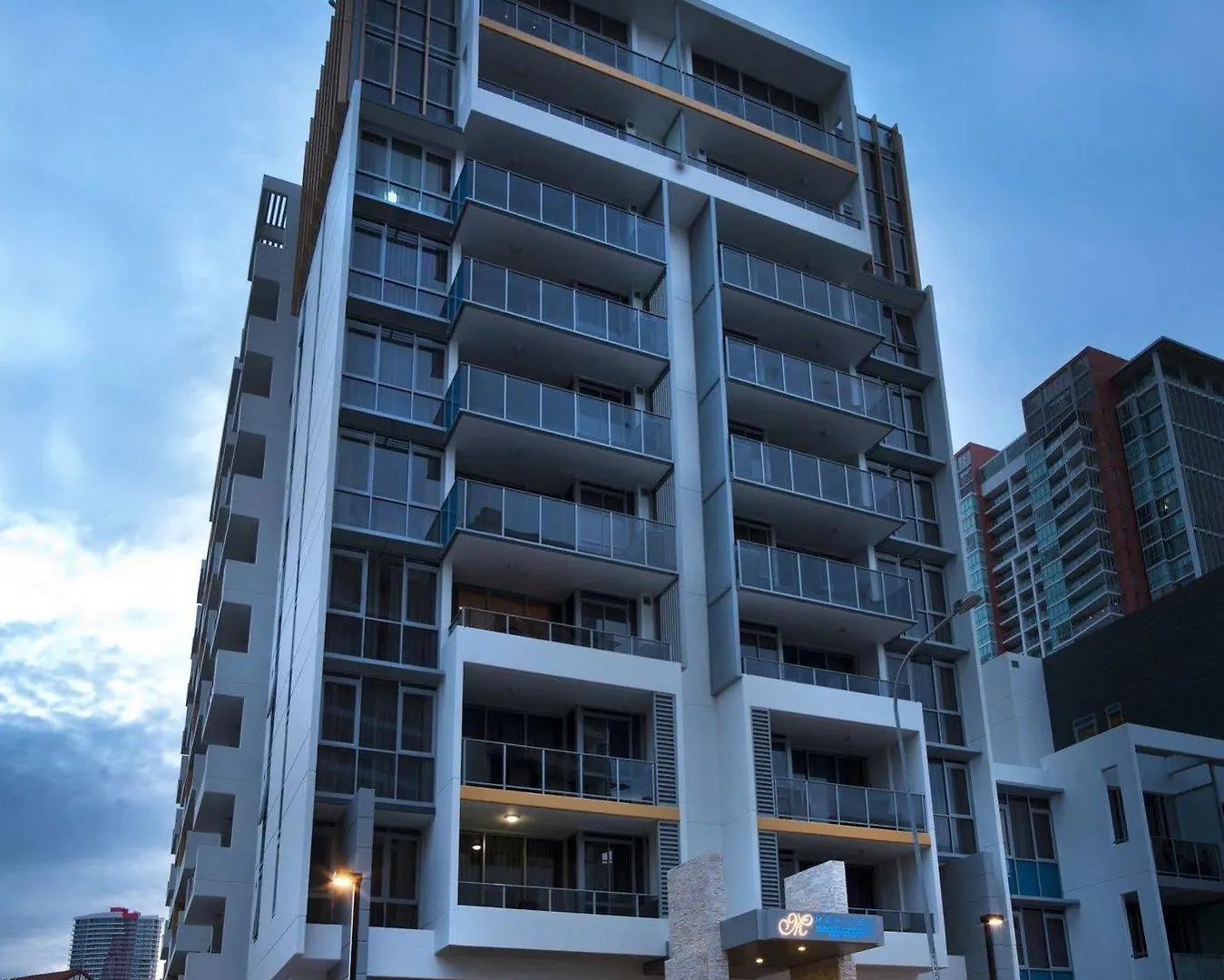 Meriton Serviced Aqua Street Aparthotel