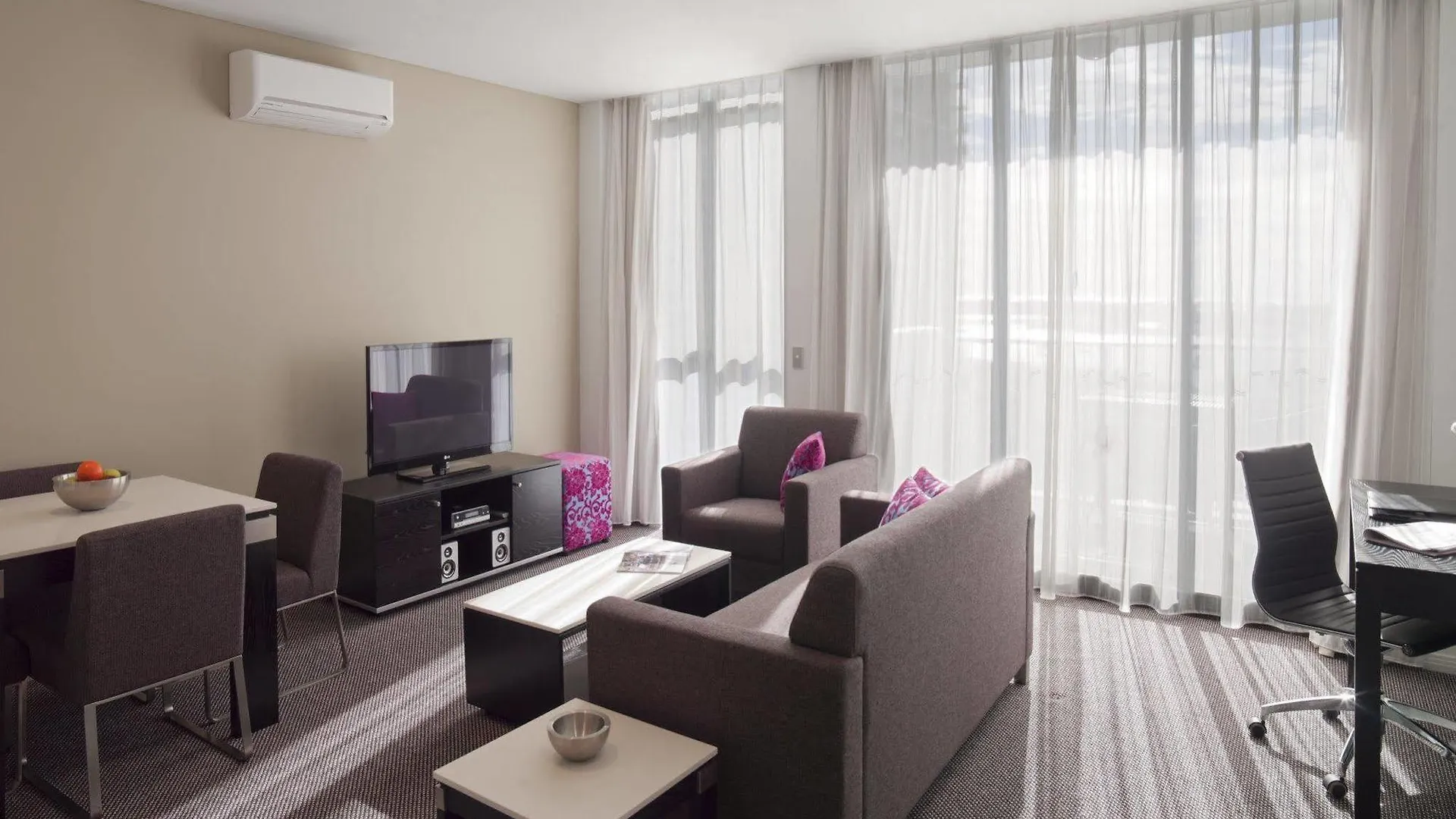 Aparthotel Meriton Serviced Aqua Street 4*