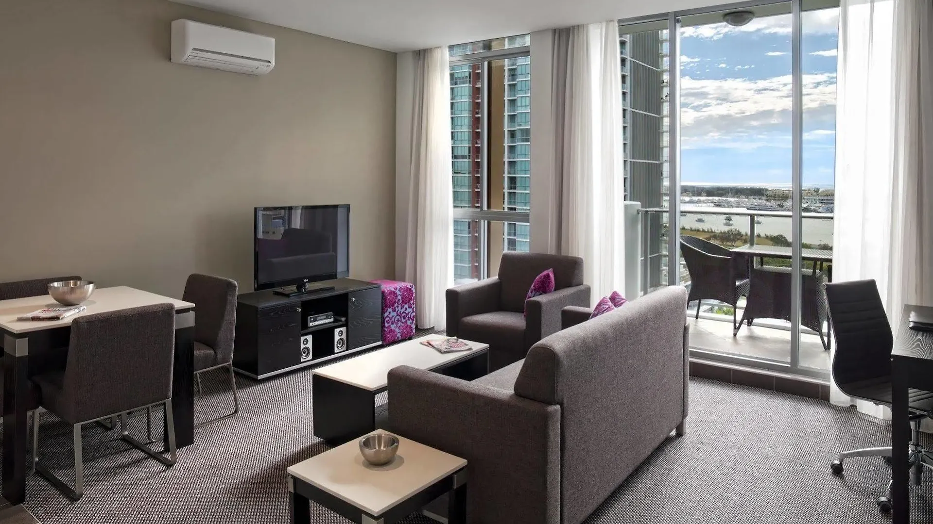 Aparthotel Meriton Serviced Aqua Street