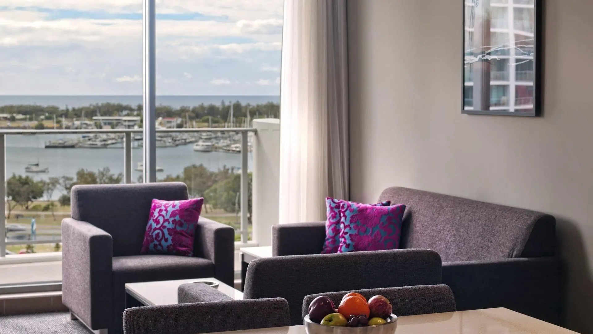 Meriton Serviced Aqua Street