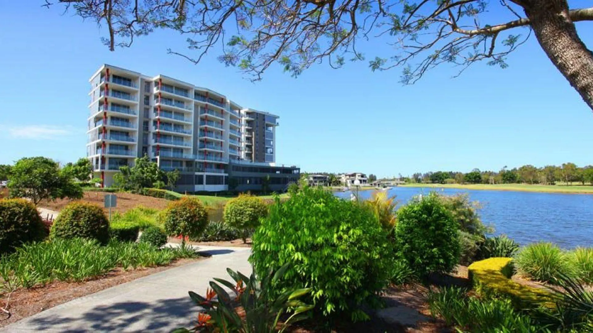 Signature Waterfront Aparthotel