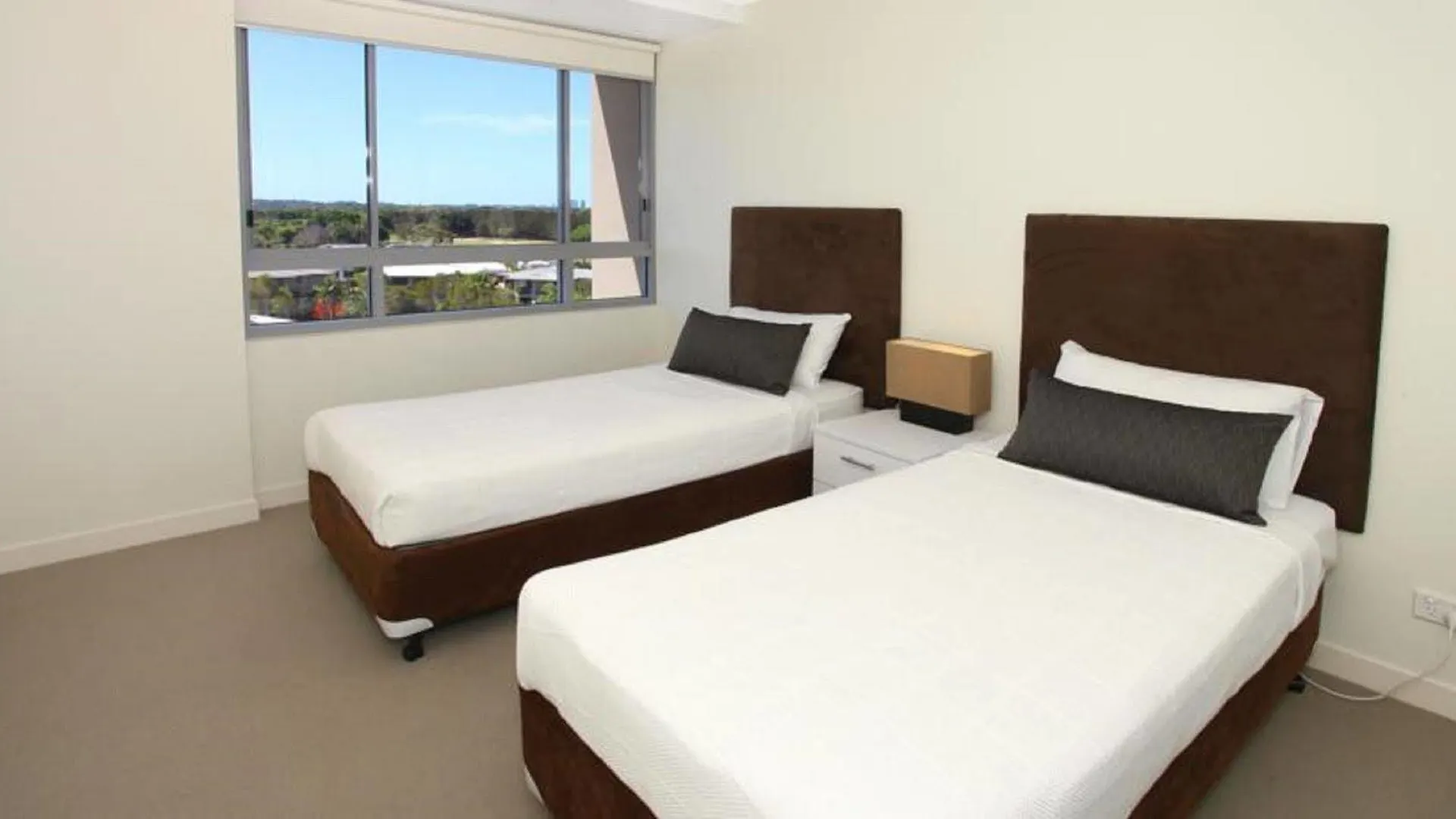 Signature Waterfront Aparthotel 4*
