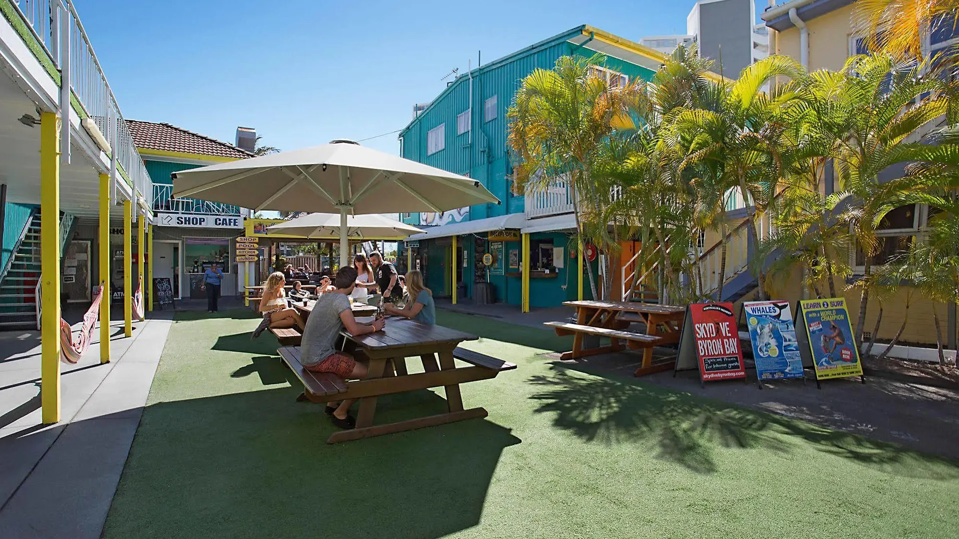 Hostel Backpackers In Paradise 18-35 *