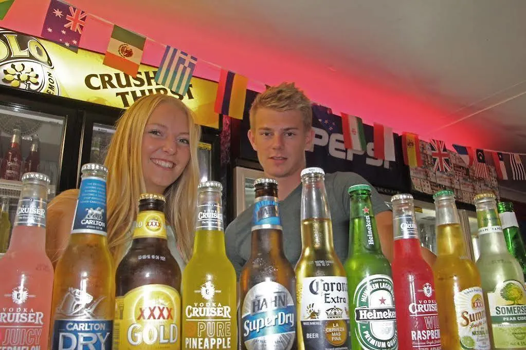 Hostel Backpackers In Paradise 18-35 *