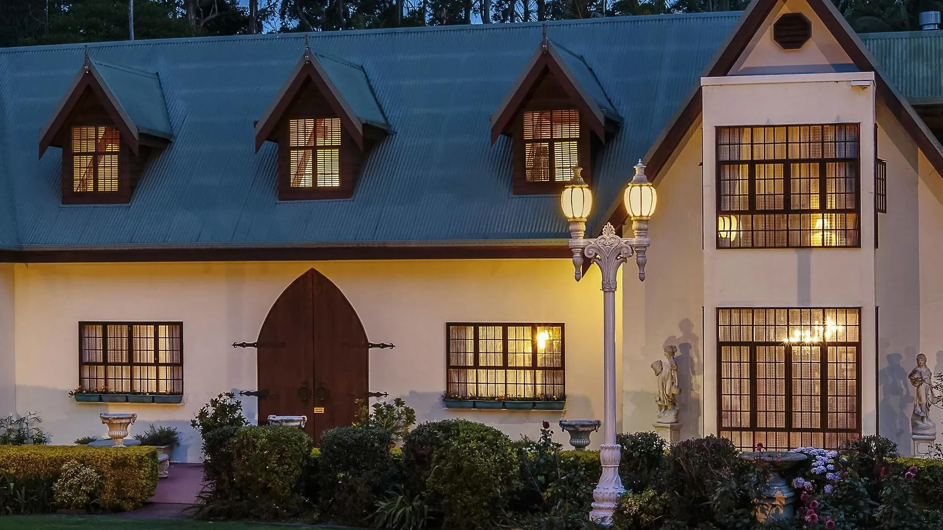 Mt Tamborine Stonehaven Manor 4*