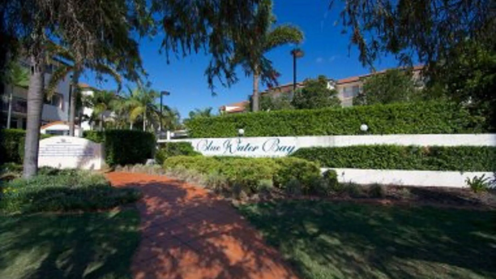 Blue Water Bay Apartmanhotel 3*