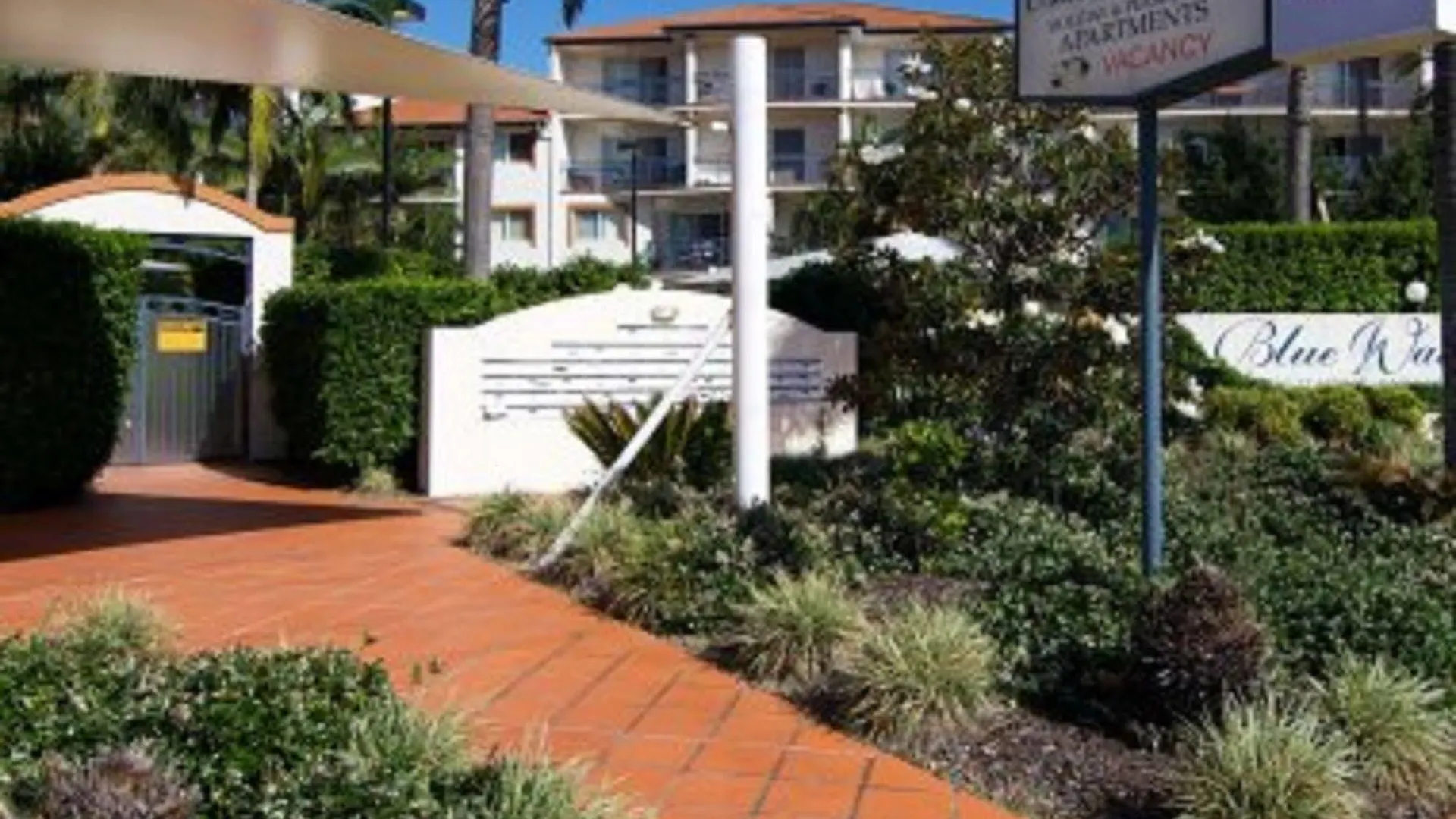 Blue Water Bay Apartmanhotel 3*